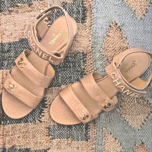 😍CHANEL🤩21S CC Turnlock Sandals Sz 39C